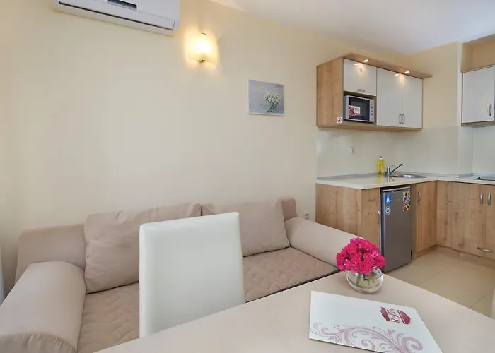 Relax Complex & Σάνι Μπιτς